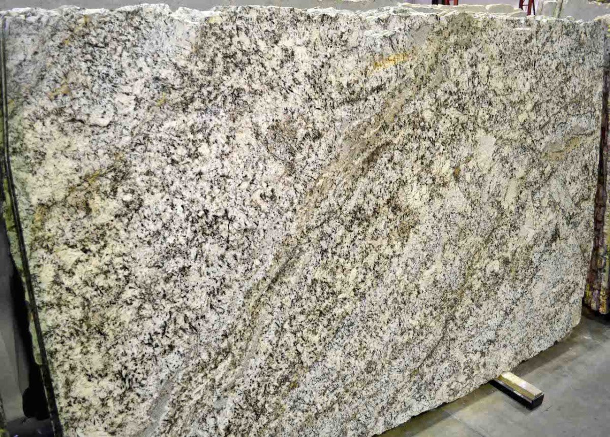 Juparana Pergaminho Granite