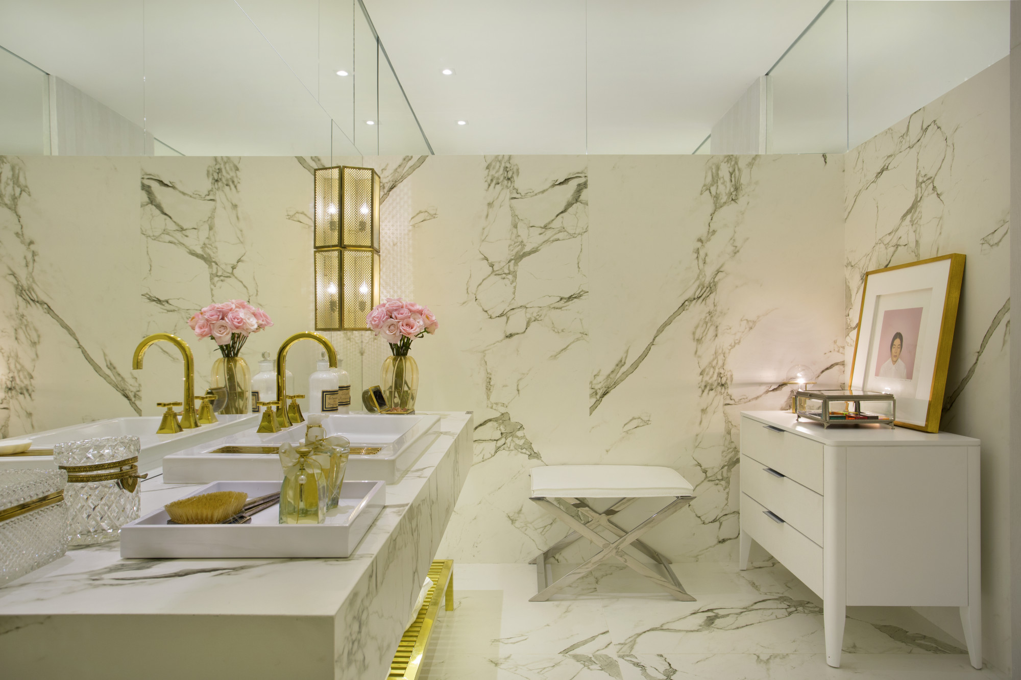 Aura15 Bathroom Counters and Walls