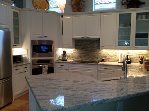 Cielo De Marfil Granite Kitchen