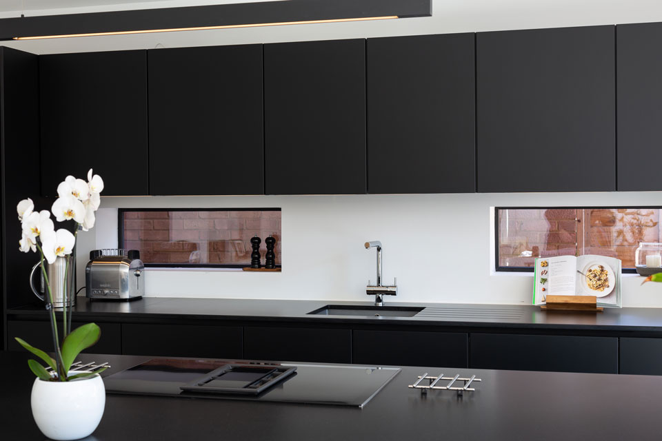 Negro Tebas Silestone Quartz Kitchen